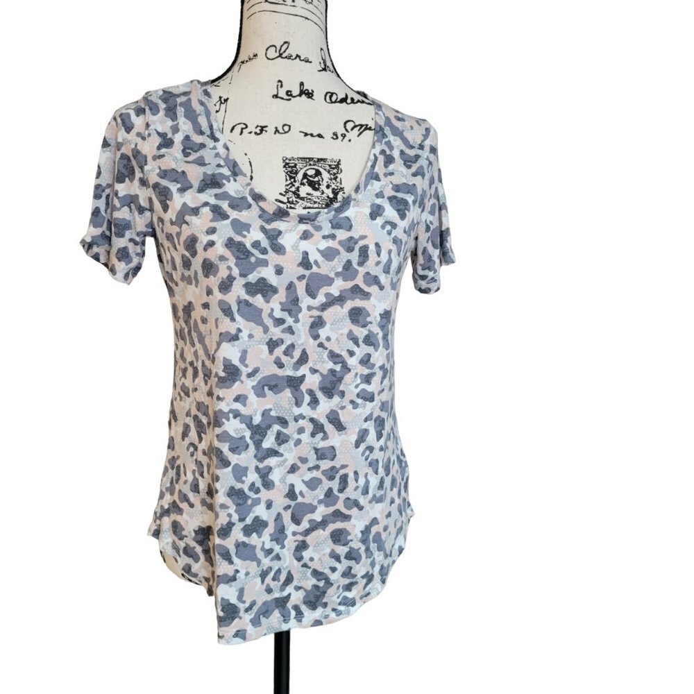 Old Navy Active "Go Dry" Gray Leopard Print Tee - Size S
